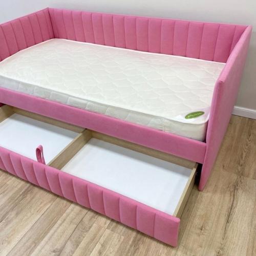 Мы приняли 13 заказов именно на эту модель за 20 дней. 05