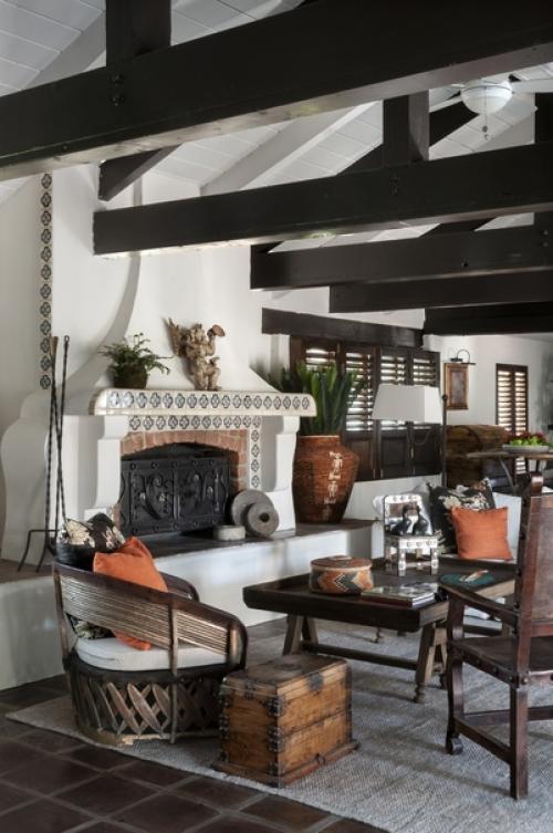 Именно в этом городке приобрели старый дом начала XX века дизайнер Стефани паризи (Stephanie Parisi) и ее жених. 02