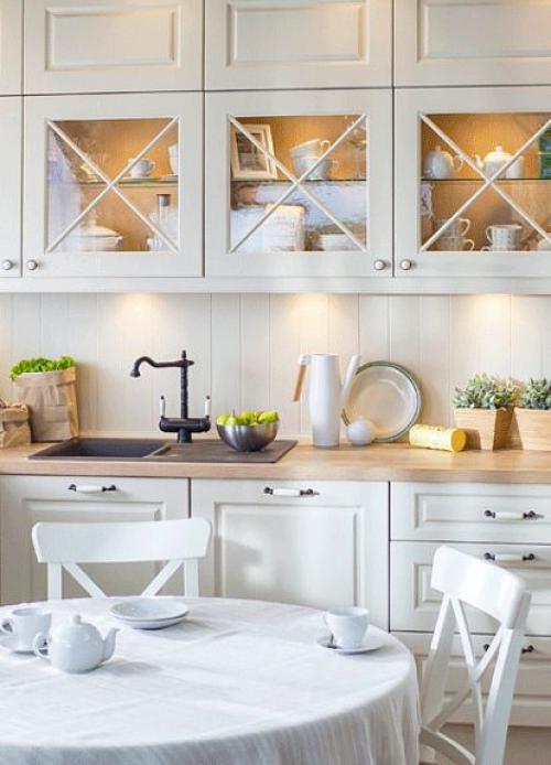 Представляя кухню в фермерском стиле, первое, о чем думает большинство людей, - это культовая раковина в фермерском стиле. 04