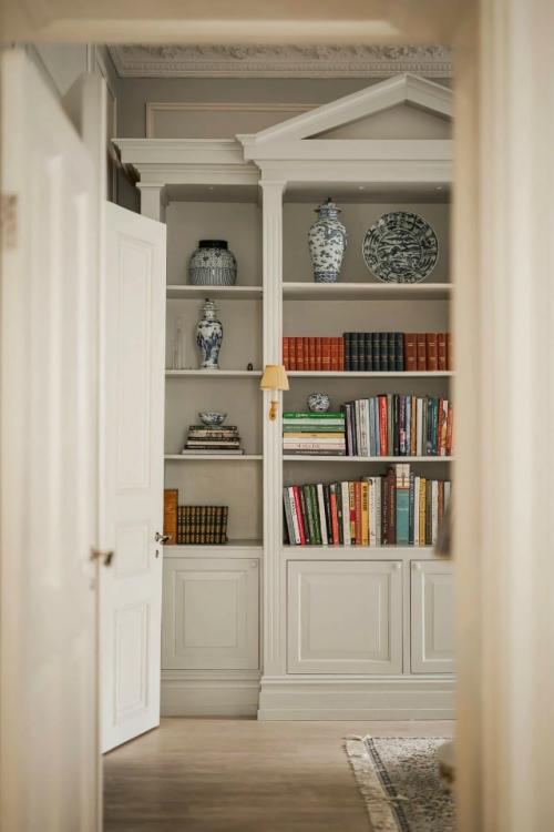 Продолжение просмотра.  Великолепная квартира с антиквариатом в доме 19 века в Швеции. 02