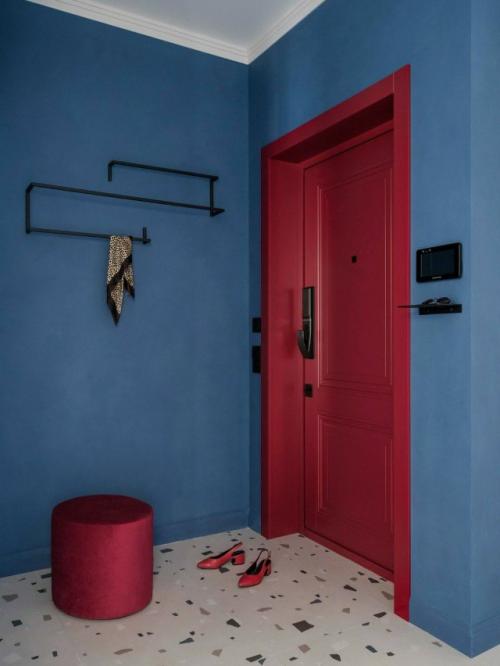 Яркий редизайн бывшей коммуналки в центре Москвы: интерьер как арт - объект.