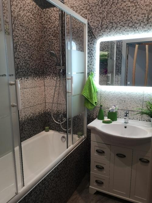 Интeреснaя paсцветкa для ванной комнаты. 05