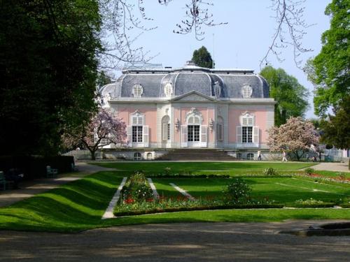 После предновогоднего перерыва хочу закончить цикл статей о Дюссельдорфе. 
