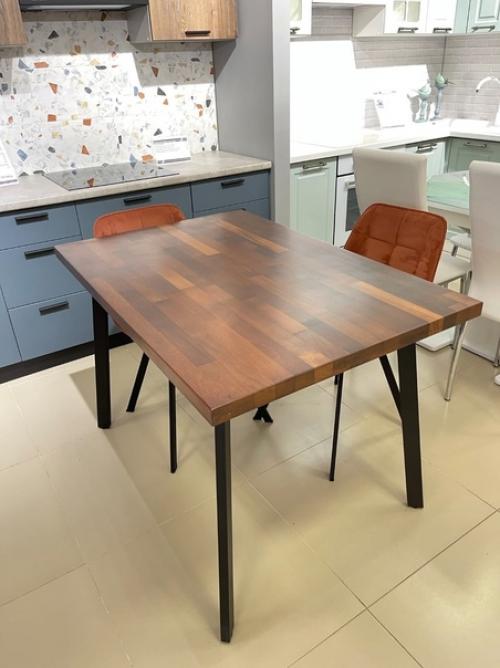 Столы & стулья.  Сейчас мало какой интерьер обходится без мебели с каретной стяжкой. 07