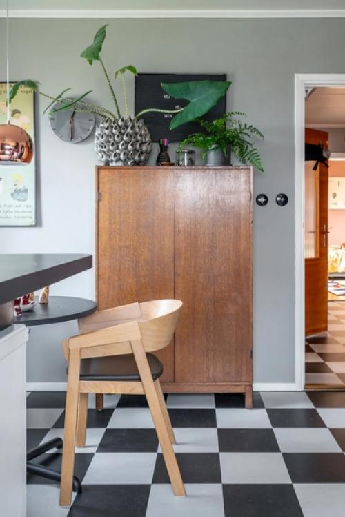 Добро пожаловать в интересный дом в стиле ретро, где Фрида и оскар живут со своими двумя сыновьями. 07