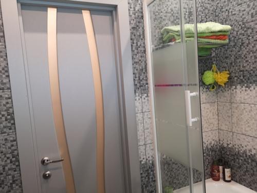 Интeреснaя paсцветкa для ванной комнаты. 06