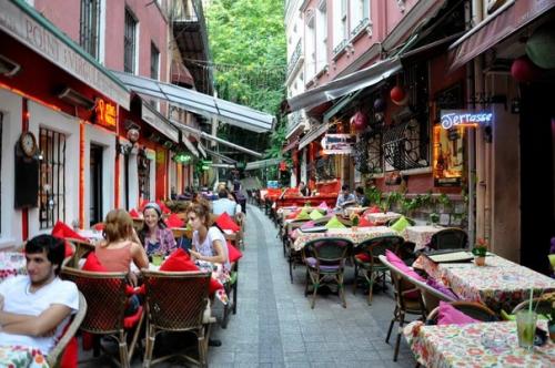 В стамбульском районе бейоглу находится самое необычное и романтичное место города - французская улица. 02 В стамбульском районе бейоглу находится самое необычное и романтичное место города - французская улица. 02