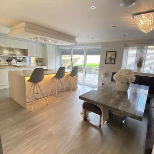 Потрясающий вариант дизайна собственного дома в светлых тонах. 04