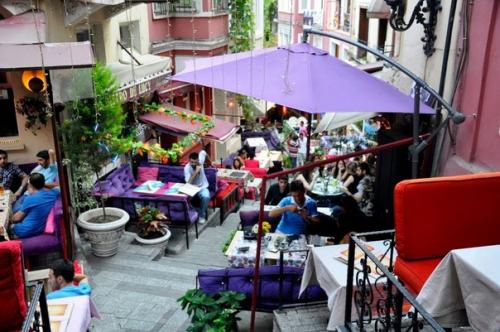 В стамбульском районе бейоглу находится самое необычное и романтичное место города - французская улица. 04 В стамбульском районе бейоглу находится самое необычное и романтичное место города - французская улица. 04