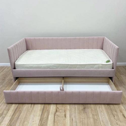 Мы приняли 13 заказов именно на эту модель за 20 дней. 04