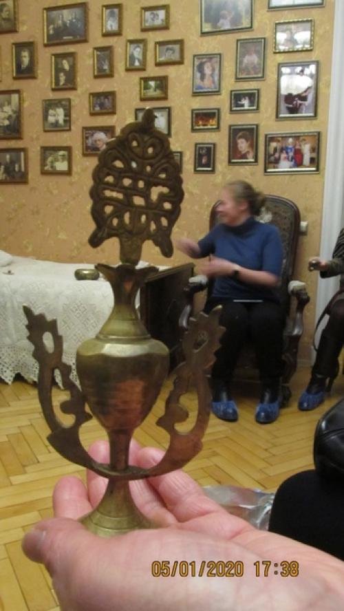 В квартире доходного дома. 08