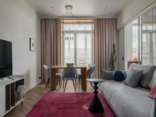 Яркий редизайн бывшей коммуналки в центре Москвы: интерьер как арт - объект. 03