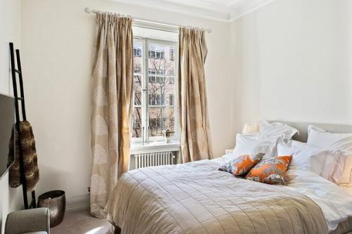 Смешение стилей очень идет этой квартире, придавая ей небрежность и шик. 01