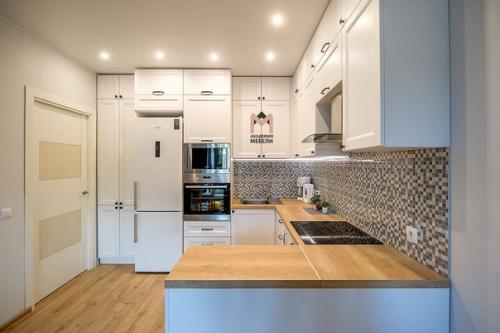 Размеры этой угловой кухни с полуостровом: 3000*2450*1300. 01