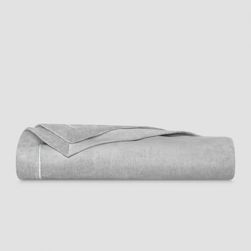 Лаконичное однотонное покрывало Белотти создано из высококачественного натурального хлопка. 01