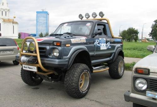 Черный Принц.  Этот автомобиль настоящий фурор на московском автосалоне 1995-го года произвел. 02