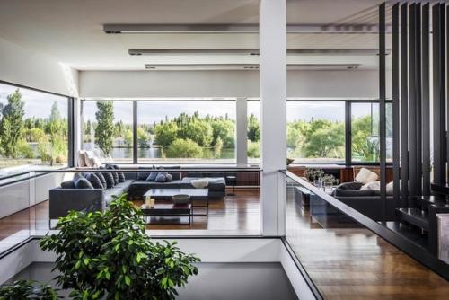 Дом на берегу реки в Аргентине. 06