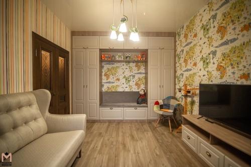 В проекте задействованы материалы Экологических оттенков, органично сочетающихся между собой и приносящих в интерьер тепло лета. 03