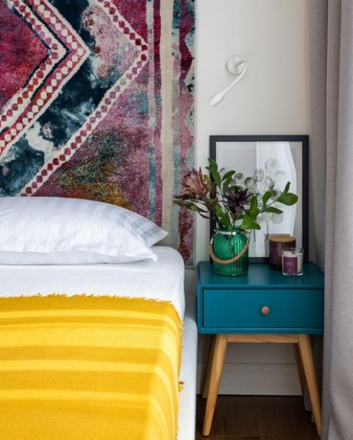 Реализованный интерьер маленькой квартиры в скандинавском стиле, с яркими акцентами. 03