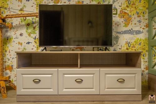 В проекте задействованы материалы Экологических оттенков, органично сочетающихся между собой и приносящих в интерьер тепло лета. 06