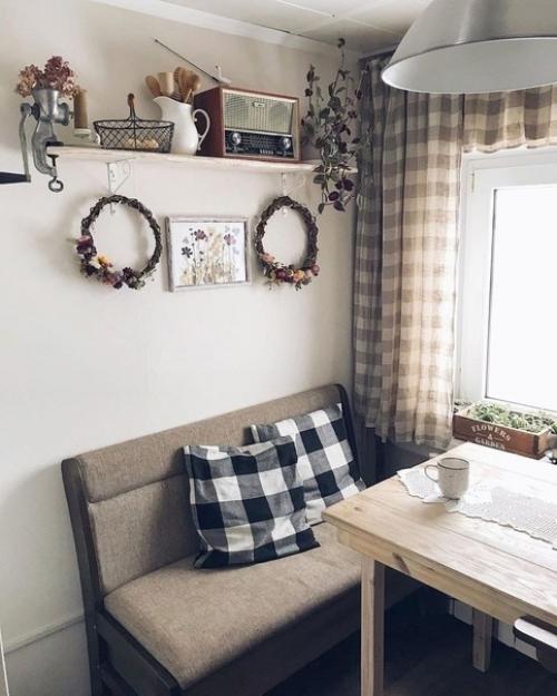 Какой нестандартный подход к обустройству интерьера в старом деревянном загородном домике. 05