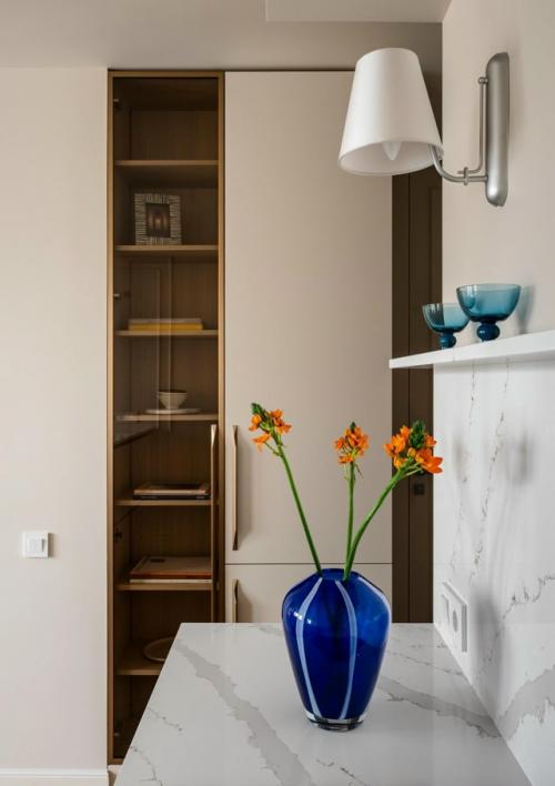 В Минске дизайнер Анна римша оформила квартиру для певицы, которая много путешествует и хотела перенести атмосферу отелей в свое жилье. 04