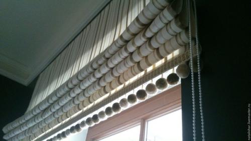 В нашем салоне новое поступление тесьма с помпонами широко используется для отделки штор в детских комнатах, спальнях, гостиных. 02