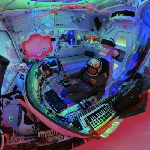 Российский инженер оформил квартиру и дачу в духе Чужих и Star Wars - без дизайнеров и шаблонов.