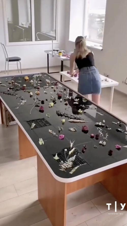 Стол из эпоксидной смолы - это настоящее произведение искусства и функциональный элемент интерьера.