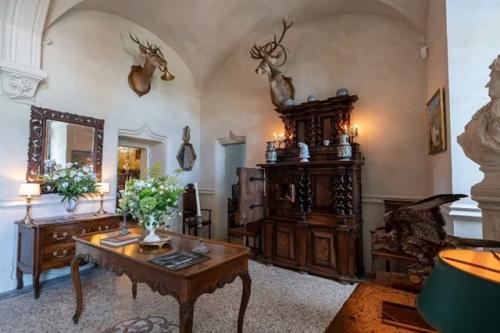 Замок шарм - сюр - л'эрбас расположен в шарм - сюр - л'эрбас во французском департаменте дром в регионе овернь - Рона - Альпы. 08