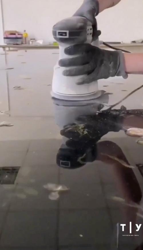 Стол из эпоксидной смолы - это настоящее произведение искусства и функциональный элемент интерьера. 01