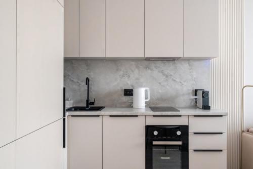 Светлый интерьер маленькой 1-комнатной квартиры 30, 3 кв. 03