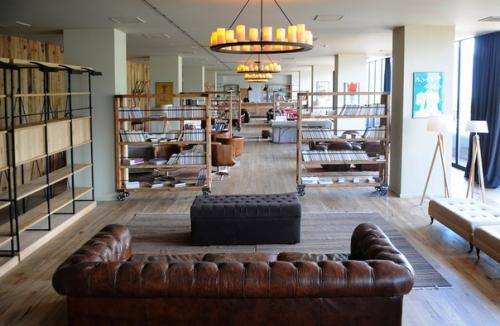 Отель Kazbegi с видом на горы в Грузии. 02