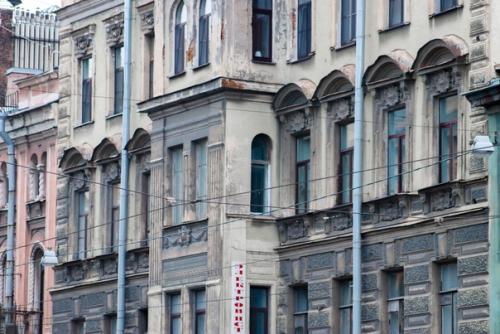 Неприметный дом купцов Сироткиных на улице Марата (бывш. 01