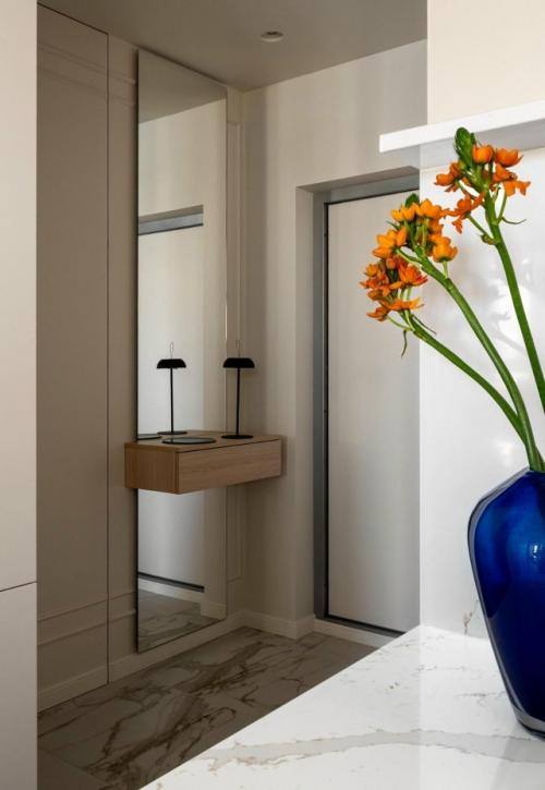 В Минске дизайнер Анна римша оформила квартиру для певицы, которая много путешествует и хотела перенести атмосферу отелей в свое жилье. 07