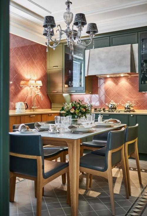 Колоритный, атмосферный интерьер кухни - столовой в английском стиле. 02