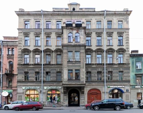 Неприметный дом купцов Сироткиных на улице Марата (бывш.