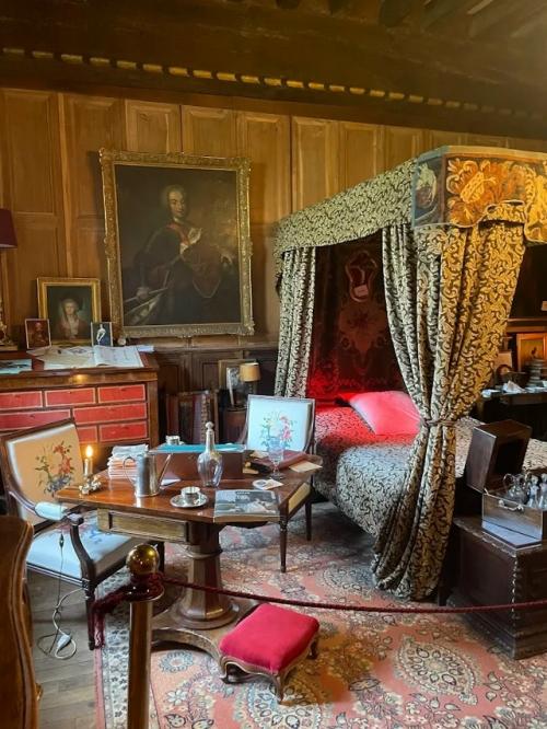 Замок шарм - сюр - л'эрбас расположен в шарм - сюр - л'эрбас во французском департаменте дром в регионе овернь - Рона - Альпы. 06