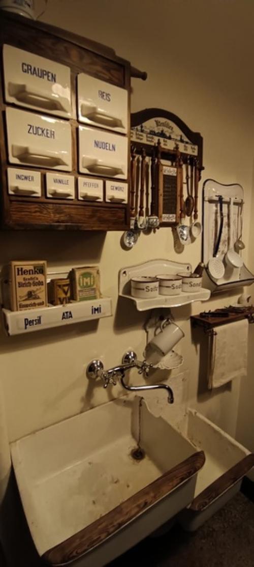 Чтобы проникнуться прусским духом, мы отправились на улицу красную, бывшую шрётер штрассе. 06