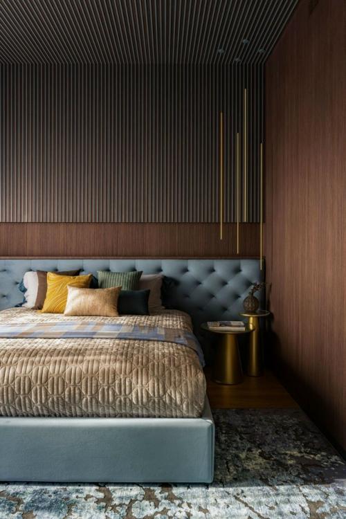 Уют, баланс и внимание к деталям - именно так можно описать этот проект, который начался с небольшой бани и вырос в полноценный семейный дом. 03