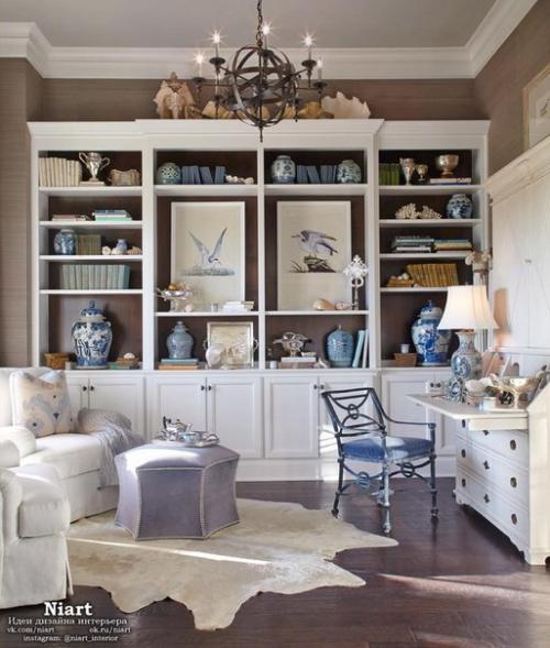 Как расположить элементы декора на полках и стеллажах? 09