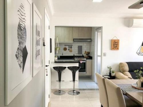 Очень теплый и уютный интерьер кухни - гостиной в квартире молодой семейной пары. 04