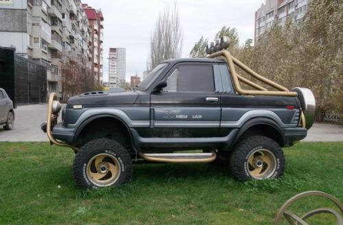 Черный Принц.  Этот автомобиль настоящий фурор на московском автосалоне 1995-го года произвел. 04