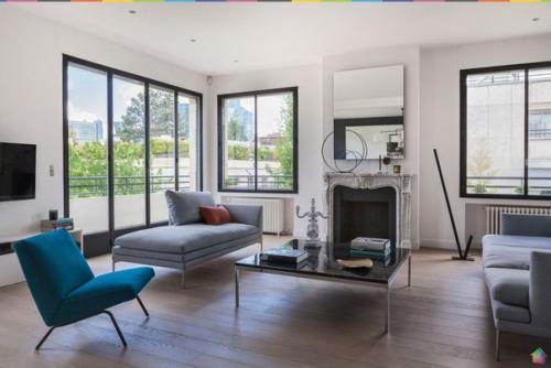 Квартира молодой пары в Париже.