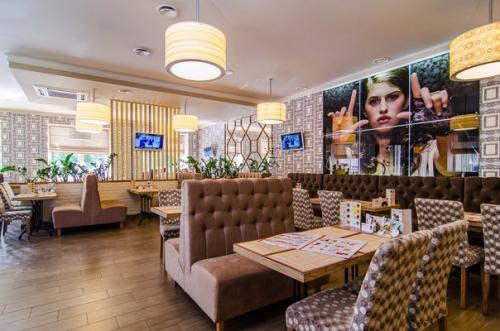 Сейчас много неплохих ресторанов.