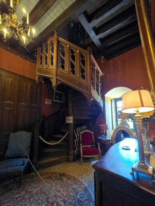 Замок шарм - сюр - л'эрбас расположен в шарм - сюр - л'эрбас во французском департаменте дром в регионе овернь - Рона - Альпы. 03