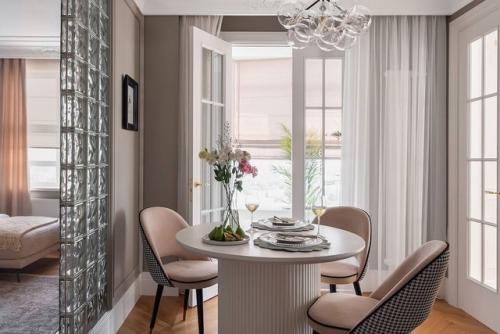 Париж по-русски: квартира с потрясающим интерьером и комфортной планировкой. 02