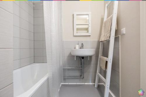 Компактная квартира в девяткино с барной стойкой и винтажными элементами ч. 2. 07