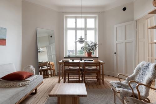 Деревянный стиль в интерьере комнаты всегда выглядит очень уютно и приятно. 05