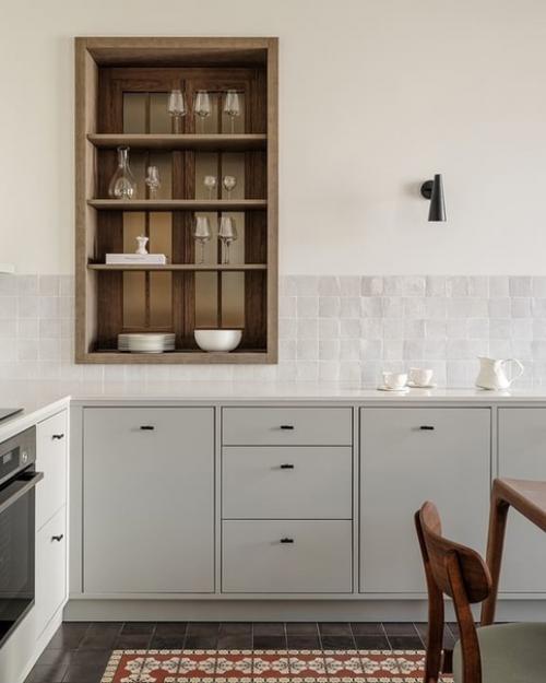 Интерьер просторной квартиры на никитском бульваре, который расположен в самом сердце исторического центра Москвы. 01